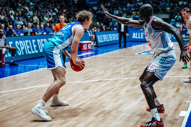 Jacob Holt Skyliners Frankfurt, 10 , Kur Jongkuch Telekom Baskets Bonn, 15 GER, Skyliners Frankfurt vs Telekom Baskets Bonn easyCredit BBL, Bundesliga, Matchday 32, Season 2025 2026 01 05 2026 Eibner Pressefoto Attila Ziga GER, Skyliners Frankfurt vs Telekom Baskets Bonn easyCredit BBL, Bundesliga, Matchday 32, Season 2025 2026 01 05 2026 Frankfurt am Main Copyright: xEibner-Pressefotox EP_AZA