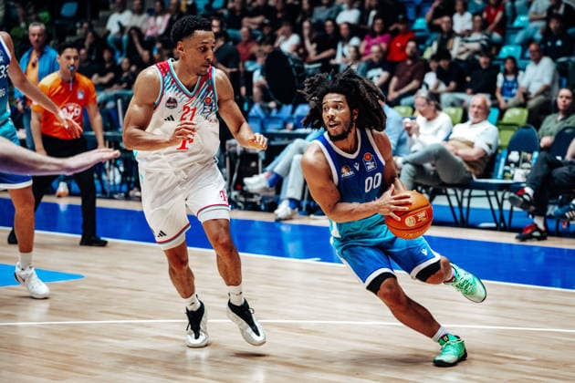 Joel Aminu Telekom Baskets Bonn, 21 , Tyger Campbell Skyliners Frankfurt, 00 GER, Skyliners Frankfurt vs Telekom Baskets Bonn easyCredit BBL, Bundesliga, Matchday 32, Season 2025 2026 01 05 2026 Eibner Pressefoto Attila Ziga GER, Skyliners Frankfurt vs Telekom Baskets Bonn easyCredit BBL, Bundesliga, Matchday 32, Season 2025 2026 01 05 2026 Frankfurt am Main Copyright: xEibner-Pressefotox EP_AZA