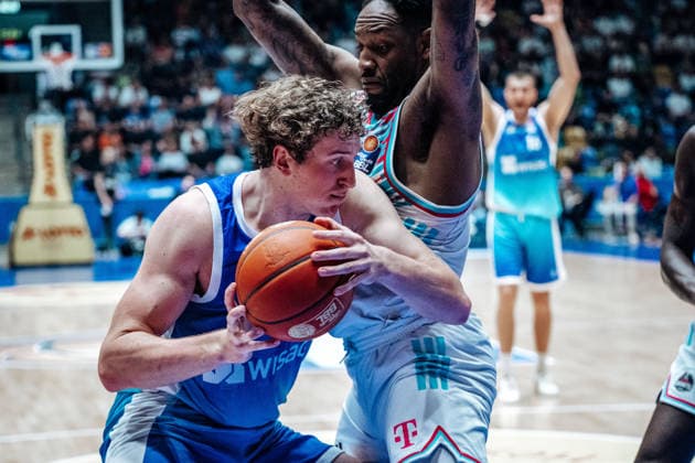 Jacob Holt Skyliners Frankfurt, 10 , Kur Jongkuch Telekom Baskets Bonn, 15 GER, Skyliners Frankfurt vs Telekom Baskets Bonn easyCredit BBL, Bundesliga, Matchday 32, Season 2025 2026 01 05 2026 Eibner Pressefoto Attila Ziga GER, Skyliners Frankfurt vs Telekom Baskets Bonn easyCredit BBL, Bundesliga, Matchday 32, Season 2025 2026 01 05 2026 Frankfurt am Main Copyright: xEibner-Pressefotox EP_AZA