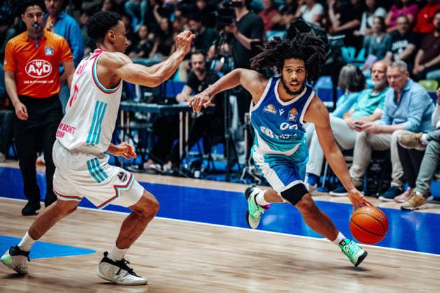 Joel Aminu Telekom Baskets Bonn, 21 , Tyger Campbell Skyliners Frankfurt, 00 GER, Skyliners Frankfurt vs Telekom Baskets Bonn easyCredit BBL, Bundesliga, Matchday 32, Season 2025 2026 01 05 2026 Eibner Pressefoto Attila Ziga GER, Skyliners Frankfurt vs Telekom Baskets Bonn easyCredit BBL, Bundesliga, Matchday 32, Season 2025 2026 01 05 2026 Frankfurt am Main Copyright: xEibner-Pressefotox EP_AZA