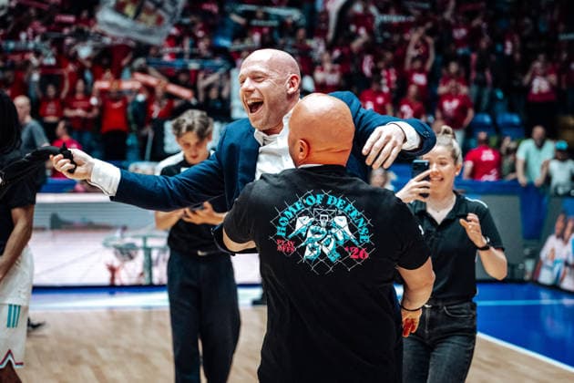 Cheers, joy, Lionel Bosco Co coach, Telekom Baskets Bonn GER, Skyliners Frankfurt vs Telekom Baskets Bonn easyCredit BBL, Bundesliga, Matchday 32, Season 2025 2026 01 05 2026 Eibner Pressefoto Attila Ziga GER, Skyliners Frankfurt vs Telekom Baskets Bonn easyCredit BBL, Bundesliga, Matchday 32, Season 2025 2026 01 05 2026 Frankfurt am Main Copyright: xEibner-Pressefotox EP_AZA
