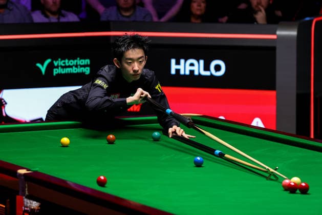 Sport Bilder des Tages 2026 Halo World Snooker Championship Wu Yize (China) plays a shot during the Semi-Final of the Halo World Snooker Championship 2026 at The Crucible Theatre, Sheffield, England on 2 May 2026 Credit: Ryan Crockett Every Second Media Editorial use only. All images are copyright Every Second Media Limited. No images may be reproduced without prior permission. Copyright: xIMAGO EveryxSecondxMediax ESM-1961-0158 RyanxCrockettx xEveryxSecondxMediax
