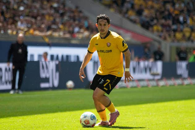 GER, Dresden, Soccer, 2 Bundesliga, Matchday 32, SG Dynamo Dresden vs 1 FC Kaiserslautern pictured from l Jason Ceka SG Dynamo Dresden 07 , Action with ball 02 05 2026, Rudolf Harbig Stadion Dresden DFB DFL REGULATIONS PROHIBIT ANY USE OF PHOTOGRAPHS AS IMAGE SEQUENCES AND OR QUASI VIDEO, Copyright: HMBxMedia PaulxFritz