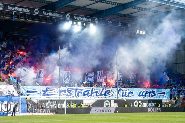 Sport Bilder des Tages 2. Bundesliga - 25 26 - Arminia Bielefeld - VfL Bochum am 02.05.2026 in der SchücoArena in Bielefeld Fans des VfL Bochum *** 2 Bundesliga 25 26 Arminia Bielefeld VfL Bochum on 02 05 2026 at the SchücoArena in Bielefeld Fans of VfL Bochum MT