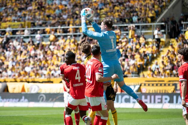 GER, Dresden, Soccer, 2 Bundesliga, Matchday 32, SG Dynamo Dresden vs 1 FC Kaiserslautern pictured from l Julian Krahl 1 FC Kaiserslautern 01 , parries the ball 02 05 2026, Rudolf Harbig Stadion Dresden DFB DFL REGULATIONS PROHIBIT ANY USE OF PHOTOGRAPHS AS IMAGE SEQUENCES AND OR QUASI VIDEO, Copyright: HMBxMedia PaulxFritz