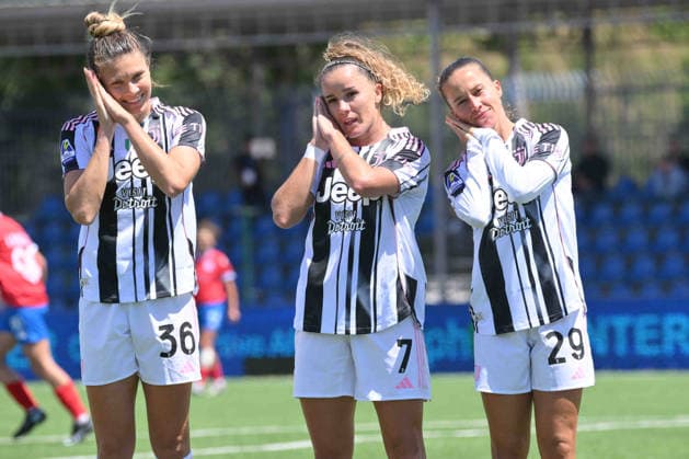 Ana Ines Capeta of Juventus FC celebrates after scoring a goal of 1-2 with his teammate Michela Cambiaghi AND. Tatiana Pinto of Juventus FC during the Serie A Women Athora match between Napoli Women vs Juventus FC at Giuseppe Piccolo Stadium  Copyright: xAgostinoxGemito IPAxSportx xipa-agency.netx xx IPA_74372447 IPA_Agency_IPA74372447