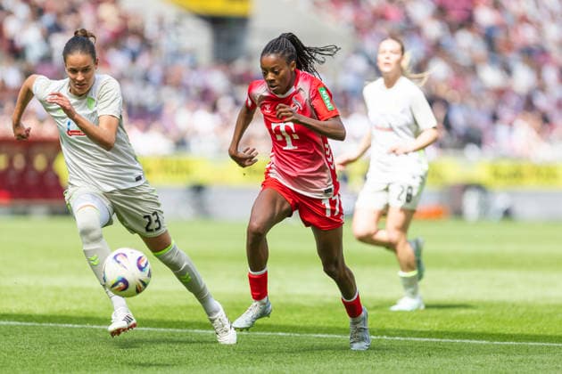 Google Pixel Women Bundesliga 1 FC Köln SV Werder Bremen 02 05 2026 Lydia Andrade 1 FC Köln, 17 , Hanna Nemeth Werder Bremen, 23 on matchday 24 of the Google Pixel Women Bundesliga in the match between 1 FC Köln and SV Werder Bremen on 02 05 2026 at RheinEnergie Stadion in Cologne, Germany Copyright: xBEAUTIFULxSPORTS Meuselx