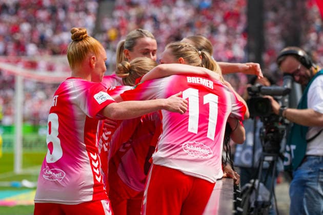 02 05 2026, xydrx, Women, Soccer, 1 Women Bundesliga, 1 FC Köln SV Werder Bremen, Season 2025 2026, RheinEnergieSTADION Goal celebration after the goal to 1 0 for FC Köln by goal scorer Lydia Andrade FC Köln, 17 together with Laura Vogt FC Köln, 8 and Pauline Bremer FC Köln, 11 DFB regulations prohibit any use of photographs as image sequences and or quasi video Copyright: HMBxMedia YannisxDreimann