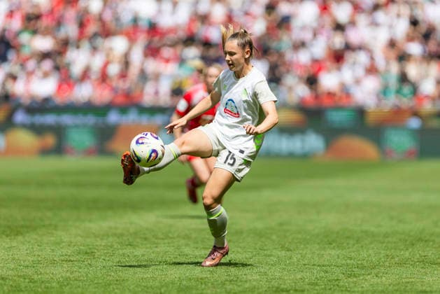 Google Pixel Womens Bundesliga 1 FC Köln SV Werder Bremen 02 05 2026 Michelle Weiss Werder Bremen, 15 on matchday 24 of the Google Pixel Womens Bundesliga in the match between 1 FC Köln and SV Werder Bremen on 02 05 2026 at RheinEnergie Stadion in Cologne, Germany Copyright: xBEAUTIFULxSPORTS Meuselx