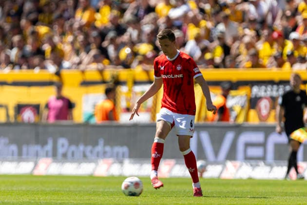 GER, Dresden, Soccer, 2 Bundesliga, Matchday 32, SG Dynamo Dresden vs 1 FC Kaiserslautern pictured from l Fabian Kunze 1 FC Kaiserslautern 06 , Action with ball 02 05 2026, Rudolf Harbig Stadion Dresden DFB DFL REGULATIONS PROHIBIT ANY USE OF PHOTOGRAPHS AS IMAGE SEQUENCES AND OR QUASI VIDEO, Copyright: HMBxMedia PaulxFritz