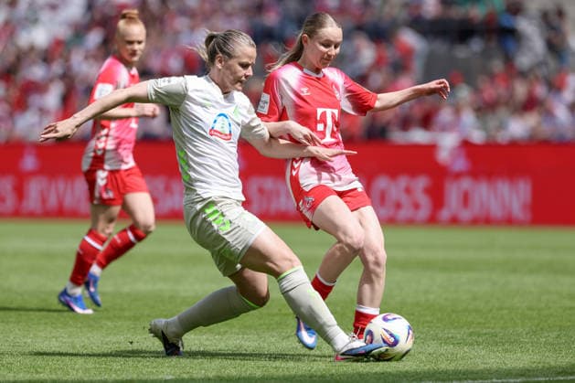 from left Lena Petermann SV Werder Bremen, 20 and Carlotta Imping 1 FC Köln, 14 in a duel, dynamic, action, action, game scene, THE DFB GUIDELINES PROHIBIT ANY USE OF PHOTOGRAPHS AS IMAGE SEQUENCES AND OR QUASI VIDEO DFB REGULATIONS PROHIBIT ANY USE OF PHOTOGRAPHS AS IMAGE SEQUENCES AND OR QUASI VIDEO , 02 05 2026, Bremen Germany , Football, Regionalliga Nord, SV Werder Bremen II Hamburger SV II xobx