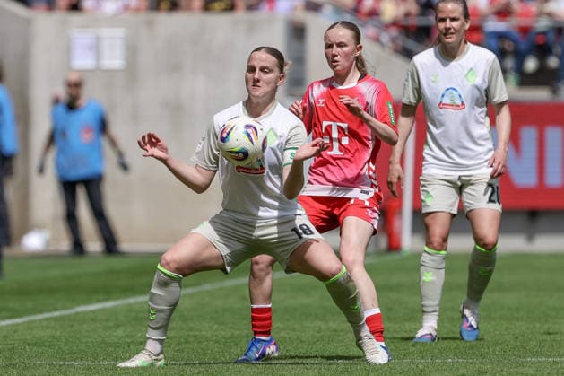 from left Lina Hausicke SV Werder Bremen, 18 and Carlotta Imping 1 FC Köln, 14 in a duel, dynamic, action, action, game scene, THE DFB GUIDELINES PROHIBIT ANY USE OF PHOTOGRAPHS AS IMAGE SEQUENCES AND OR QUASI VIDEO DFB REGULATIONS PROHIBIT ANY USE OF PHOTOGRAPHS AS IMAGE SEQUENCES AND OR QUASI VIDEO , 02 05 2026, Bremen Germany , Football, Regionalliga Nord, SV Werder Bremen II Hamburger SV II xobx