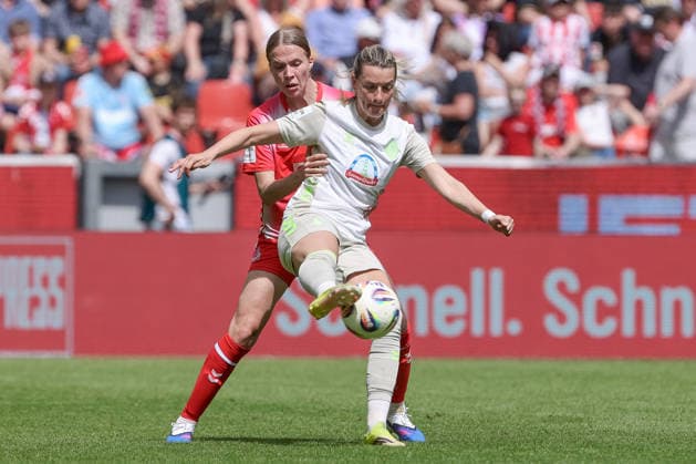 from left Celina Degen 1 FC Köln, 5 and Medina Desic SV Werder Bremen, 9 in a duel, dynamic, action, action, game scene, THE DFB GUIDELINES PROHIBIT ANY USE OF PHOTOGRAPHS AS IMAGE SEQUENCES AND OR QUASI VIDEO DFB REGULATIONS PROHIBIT ANY USE OF PHOTOGRAPHS AS IMAGE SEQUENCES AND OR QUASI VIDEO , 02 05 2026, Bremen Germany , Football, Regionalliga Nord, SV Werder Bremen II Hamburger SV II xobx