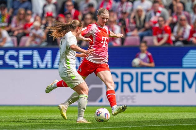 02 05 2026, xydrx, Women, Football, 1 Womens Bundesliga, 1 FC Köln SV Werder Bremen, Season 2025 2026, RheinEnergieSTADION Chiara D Angelo SV Werder Bremen, 2 in duel against Anna Lena Stolze FC Köln, 7 DFB regulations prohibit any use of photographs as image sequences and or quasi video Copyright: HMBxMedia YannisxDreimann