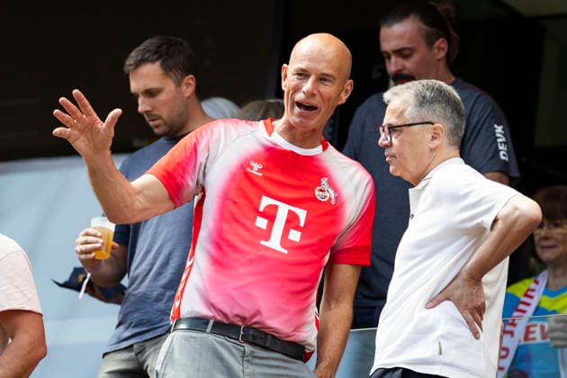 Google Pixel Womens Bundesliga 1 FC Köln SV Werder Bremen 02 05 2026 Jörn Stobbe President of 1 FC Köln with Andreas Rettig DFB Managing Director Sport on matchday 24 of the Google Pixel Womens Bundesliga during the match of 1 FC Köln against SV Werder Bremen on 02 05 2026 at RheinEnergie Stadion in Cologne, Germany Copyright: xBEAUTIFULxSPORTS Meuselx