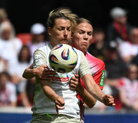 15 04 2026, xophax, Fußball , Frauen Bundesliga Google Pixel Frauen Bundesliga 25 26 1 FC Köln vs Werder Bremen Celina Degen , back 1 FC Köln and Medina Desic , front Werder Bremen DFL DFB REGULATIONS PROHIBIT ANY USE OF PHOTOGRAPHS as IMAGE SEQUENCES and or QUASI VIDEO Koeln