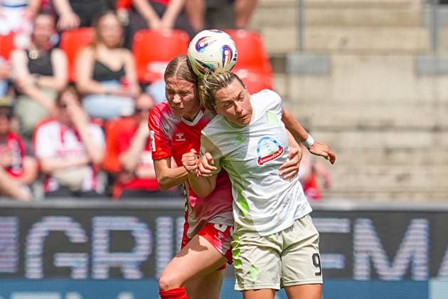 02 05 2026, xydrx, Women, Football, 1 Women Bundesliga, 1 FC Köln SV Werder Bremen, Season 2025 2026, RheinEnergieSTADION Celina Degen FC Köln, 5 in duel against Medina Desic SV Werder Bremen, 9 DFB regulations prohibit any use of photographs as image sequences and or quasi video Copyright: HMBxMedia YannisxDreimann