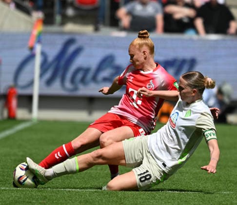 15 04 2026, xophax, Fußball , Frauen Bundesliga Google Pixel Frauen Bundesliga 25 26 1 FC Köln vs Werder Bremen Laura Vogt , left 1 FC Köln and Lina Hausicke Werder Bremen , right DFL DFB REGULATIONS PROHIBIT ANY USE OF PHOTOGRAPHS as IMAGE SEQUENCES and or QUASI VIDEO Koeln