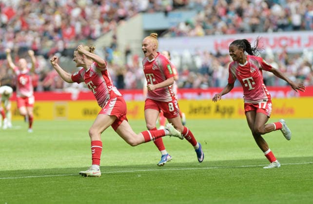 15 04 2026, xophax, Fußball , Frauen Bundesliga Google Pixel Frauen Bundesliga 25 26 1 FC Köln vs Werder Bremen Anna Lena Stolze , left , Laura Vogt and Lydia Andrade, right all 1 FC Köln after the 2 to 0 DFL DFB REGULATIONS PROHIBIT ANY USE OF PHOTOGRAPHS as IMAGE SEQUENCES and or QUASI VIDEO Koeln