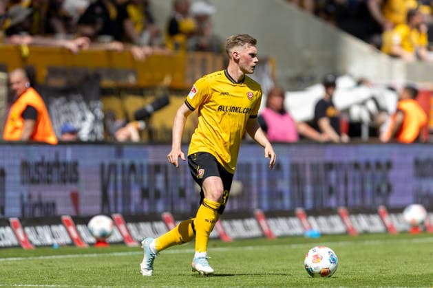 GER, Dresden, Soccer, 2 Bundesliga, Matchday 32, SG Dynamo Dresden vs 1 FC Kaiserslautern pictured from l Jonas Sterner SG Dynamo Dresden 32 , Action with ball 02 05 2026, Rudolf Harbig Stadion Dresden DFB DFL REGULATIONS PROHIBIT ANY USE OF PHOTOGRAPHS AS IMAGE SEQUENCES AND OR QUASI VIDEO, Copyright: HMBxMedia PaulxFritz