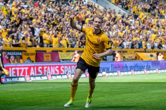 GER, Dresden, Soccer, 2 Bundesliga, Matchday 32, SG Dynamo Dresden vs 1 FC Kaiserslautern in picture v l Vincent Vermeij SG Dynamo Dresden 09 , Goal celebration 02 05 2026, Rudolf Harbig Stadion Dresden DFB DFL REGULATIONS PROHIBIT ANY USE OF PHOTOGRAPHS AS IMAGE SEQUENCES AND OR QUASI VIDEO, Copyright: HMBxMedia PaulxFritz