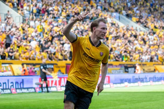 GER, Dresden, Soccer, 2 Bundesliga, Matchday 32, SG Dynamo Dresden vs 1 FC Kaiserslautern in picture v l Vincent Vermeij SG Dynamo Dresden 09 , Goal celebration 02 05 2026, Rudolf Harbig Stadion Dresden DFB DFL REGULATIONS PROHIBIT ANY USE OF PHOTOGRAPHS AS IMAGE SEQUENCES AND OR QUASI VIDEO, Copyright: HMBxMedia PaulxFritz