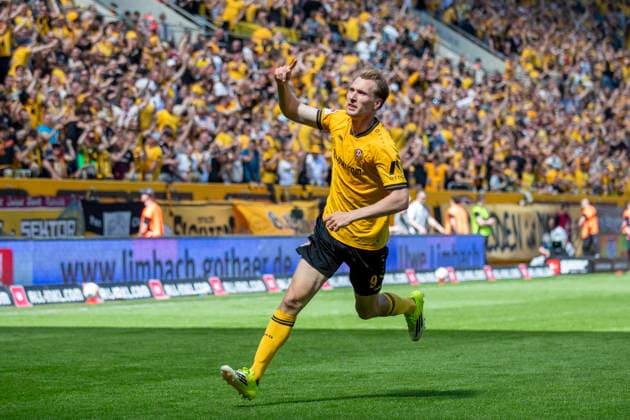 GER, Dresden, Soccer, 2 Bundesliga, Matchday 32, SG Dynamo Dresden vs 1 FC Kaiserslautern in picture v l Vincent Vermeij SG Dynamo Dresden 09 , Goal celebration 02 05 2026, Rudolf Harbig Stadion Dresden DFB DFL REGULATIONS PROHIBIT ANY USE OF PHOTOGRAPHS AS IMAGE SEQUENCES AND OR QUASI VIDEO, Copyright: HMBxMedia PaulxFritz