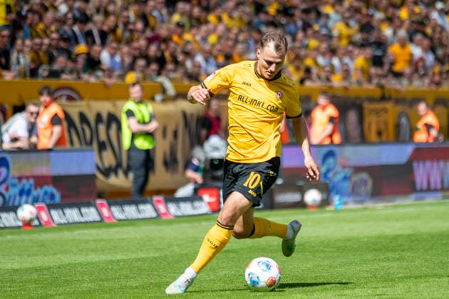 GER, Dresden, Soccer, 2 Bundesliga, Matchday 32, SG Dynamo Dresden vs 1 FC Kaiserslautern pictured from l Jakob Lemmer SG Dynamo Dresden 10 , Action with ball 02 05 2026, Rudolf Harbig Stadion Dresden DFB DFL REGULATIONS PROHIBIT ANY USE OF PHOTOGRAPHS AS IMAGE SEQUENCES AND OR QUASI VIDEO, Copyright: HMBxMedia PaulxFritz