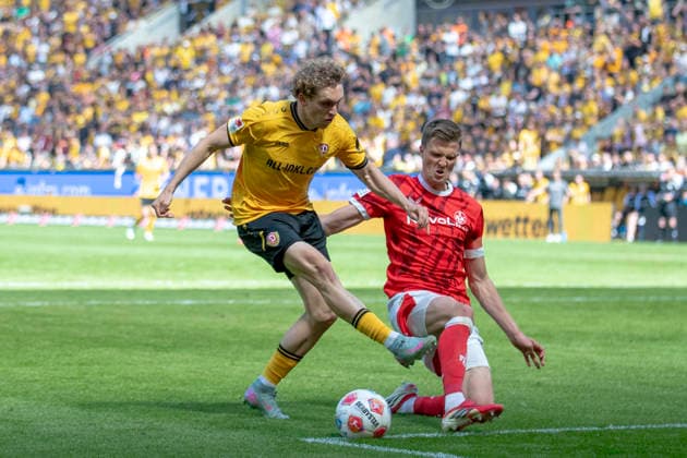 GER, Dresden, Soccer, 2 Bundesliga, Matchday 32, SG Dynamo Dresden vs 1 FC Kaiserslautern pictured from l Luca Herrmann SG Dynamo Dresden 08 , Fabian Kunze 1 FC Kaiserslautern 06 , duel 02 05 2026, Rudolf Harbig Stadion Dresden DFB DFL REGULATIONS PROHIBIT ANY USE OF PHOTOGRAPHS AS IMAGE SEQUENCES AND OR QUASI VIDEO, Copyright: HMBxMedia PaulxFritz