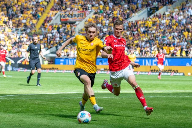 GER, Dresden, Soccer, 2 Bundesliga, Matchday 32, SG Dynamo Dresden vs 1 FC Kaiserslautern pictured from l Luca Herrmann SG Dynamo Dresden 08 , Fabian Kunze 1 FC Kaiserslautern 06 , duel 02 05 2026, Rudolf Harbig Stadion Dresden DFB DFL REGULATIONS PROHIBIT ANY USE OF PHOTOGRAPHS AS IMAGE SEQUENCES AND OR QUASI VIDEO, Copyright: HMBxMedia PaulxFritz