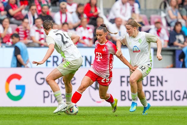 02 05 2026, xydrx, Women, Soccer, 1 Women Bundesliga, 1 FC Köln SV Werder Bremen, Saison 2025 2026, RheinEnergieSTADION Vanessa Leimenstoll FC Köln, 29 in duel against Lara Schmidt SV Werder Bremen, 24 and Sarah Gutmann SV Werder Bremen, 32 DFB regulations prohibit any use of photographs as image sequences and or quasi video Copyright: HMBxMedia YannisxDreimann