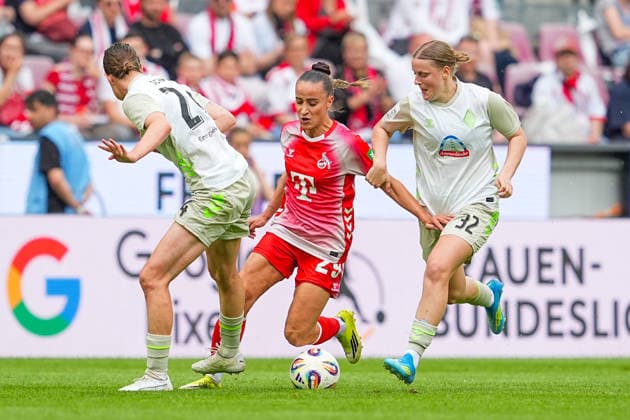 02 05 2026, xydrx, Women, Soccer, 1 Women Bundesliga, 1 FC Köln SV Werder Bremen, Saison 2025 2026, RheinEnergieSTADION Vanessa Leimenstoll FC Köln, 29 in duel against Lara Schmidt SV Werder Bremen, 24 and Sarah Gutmann SV Werder Bremen, 32 DFB regulations prohibit any use of photographs as image sequences and or quasi video Copyright: HMBxMedia YannisxDreimann