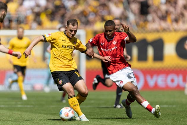 GER, Dresden, Soccer, 2 Bundesliga, Matchday 32, SG Dynamo Dresden vs 1 FC Kaiserslautern pictured from l Jakob Lemmer SG Dynamo Dresden 10 , duel 02 05 2026, Rudolf Harbig Stadion Dresden DFB DFL REGULATIONS PROHIBIT ANY USE OF PHOTOGRAPHS AS IMAGE SEQUENCES AND OR QUASI VIDEO, Copyright: HMBxMedia PaulxFritz
