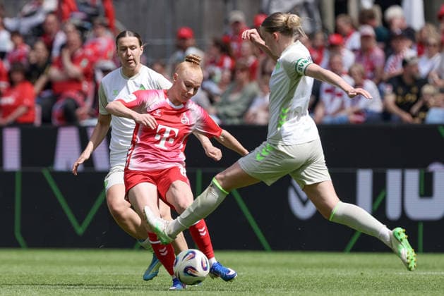 from left Laura Vogt 1 FC Köln, 8 and Lina Hausicke SV Werder Bremen, 18 in a duel, dynamic, action, action, game scene, THE DFB GUIDELINES PROHIBIT ANY USE OF PHOTOGRAPHS AS IMAGE SEQUENCES AND OR QUASI VIDEO DFB REGULATIONS PROHIBIT ANY USE OF PHOTOGRAPHS AS IMAGE SEQUENCES AND OR QUASI VIDEO , 02 05 2026, Cologne Germany , Football, Google Pixel Women Bundesliga, 1 FC Köln SV Werder Bremen xobx