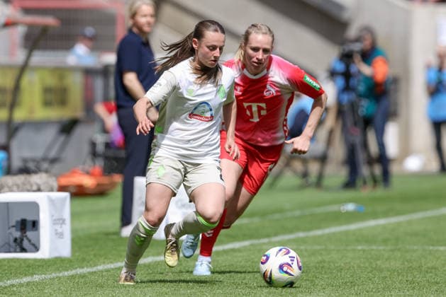 from left Chiara D Angelo SV Werder Bremen, 2 on the ball, single image, full body, action, action, match scene, Pauline Bremer 1 FC Köln, 11 , THE DFB GUIDELINES PROHIBIT ANY USE OF PHOTOGRAPHS AS IMAGE SEQUENCES AND OR QUASI VIDEO DFB REGULATIONS PROHIBIT ANY USE OF PHOTOGRAPHS AS IMAGE SEQUENCES AND OR QUASI VIDEO , 02 05 2026, Cologne Germany , Football, Google Pixel Women Bundesliga, 1 FC Köln SV Werder Bremen xobx
