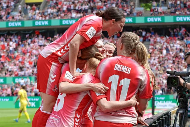 Players of 1 FC Köln with goal celebration, cheering, jubilant, optimistic, game scene, highlight, joy about the goal to 1 0, THE DFB REGULATIONS PROHIBIT ANY USE OF PHOTOGRAPHS AS IMAGE SEQUENCES AND OR QUASI VIDEO , 02 05 2026, Cologne Germany , Football, Google Pixel Womens Bundesliga, 1 FC Köln SV Werder Bremen xobx