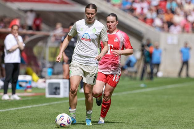 from left Larissa Mühlhaus SV Werder Bremen, 7 and Amelie Bohnen 1 FC Köln, 15 in a duel, dynamic, action, action, game scene, THE DFB GUIDELINES PROHIBIT ANY USE OF PHOTOGRAPHS AS IMAGE SEQUENCES AND OR QUASI VIDEO DFB REGULATIONS PROHIBIT ANY USE OF PHOTOGRAPHS AS IMAGE SEQUENCES AND OR QUASI VIDEO , 02 05 2026, Cologne Germany , Football, Google Pixel Women Bundesliga, 1 FC Köln SV Werder Bremen xobx