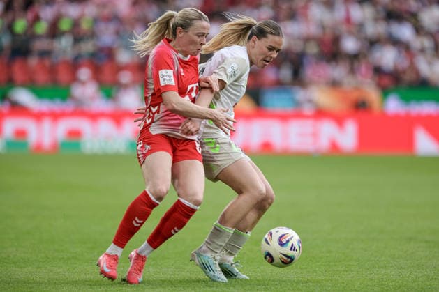from left Sandra Maria Jessen 1 FC Köln, 6 and Juliane Wirtz SV Werder Bremen, 28 in duel, duel, dynamic, action, action, game scene, THE DFB GUIDELINES PROHIBIT ANY USE OF PHOTOGRAPHS AS IMAGE SEQUENCES AND OR QUASI VIDEO DFB REGULATIONS PROHIBIT ANY USE OF PHOTOGRAPHS AS IMAGE SEQUENCES AND OR QUASI VIDEO , 02 05 2026, Cologne Germany , Football, Google Pixel Women Bundesliga, 1 FC Köln SV Werder Bremen xobx