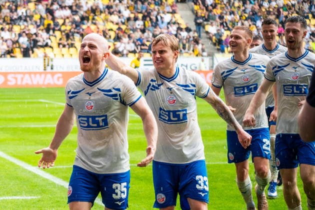 Sport Bilder des Tages Deutschland: 3.Liga 2025 2026 - Alemannia Aachen vs FC Hansa Rostock - 36. Spieltag - Tivoli-Stadion (Aachen): Tor und Torjubel zum 1:0 durch Maximilian Krauss (FC Hansa Rostock, 35). Freude, Emotionen, Jubel, Begeisterung, glücklich, feiern *** Germany 3 Liga 2025 2026 Alemannia Aachen vs FC Hansa Rostock 36 Matchday Tivoli Stadion Aachen Goal and goal celebration to 1 0 by Maximilian Krauss FC Hansa Rostock, 35 Joy, emotions, jubilation, enthusiasm, happy, celebrate Copyright: xOrhanxHabashx