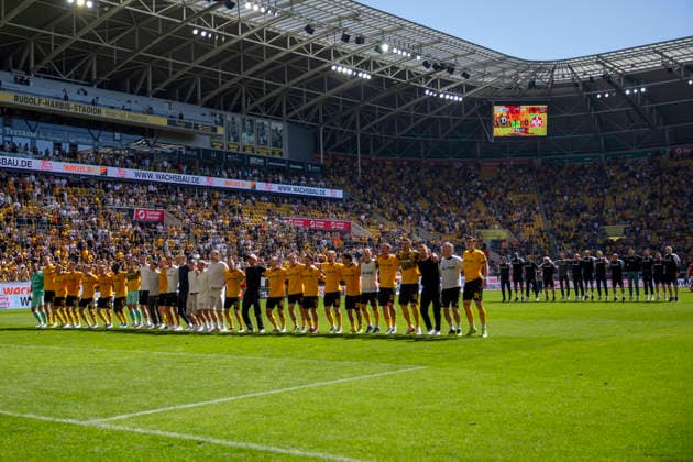 GER, Dresden, Soccer, 2 Bundesliga, Matchday 32, SG Dynamo Dresden vs 1 FC Kaiserslautern v l Dresden, Team, Cheering after the final whistle in front of the K Block 02 05 2026, Rudolf Harbig Stadion Dresden DFB DFL REGULATIONS PROHIBIT ANY USE OF PHOTOGRAPHS AS IMAGE SEQUENCES AND OR QUASI VIDEO, Copyright: HMBxMedia PaulxFritz
