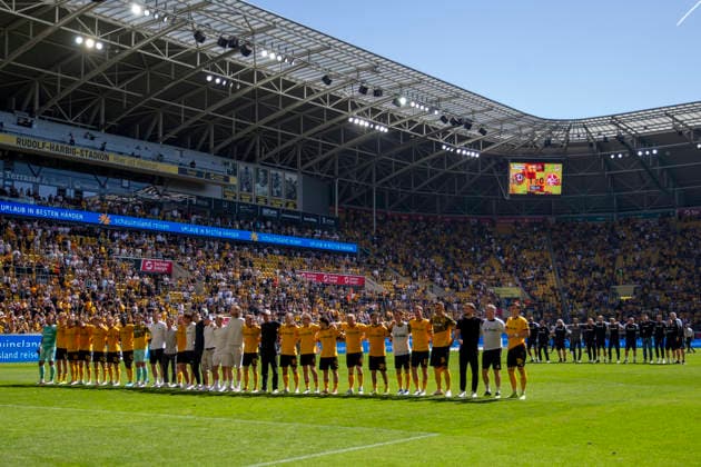 GER, Dresden, Soccer, 2 Bundesliga, Matchday 32, SG Dynamo Dresden vs 1 FC Kaiserslautern v l Dresden, Team, Cheering after the final whistle in front of the K Block 02 05 2026, Rudolf Harbig Stadion Dresden DFB DFL REGULATIONS PROHIBIT ANY USE OF PHOTOGRAPHS AS IMAGE SEQUENCES AND OR QUASI VIDEO, Copyright: HMBxMedia PaulxFritz