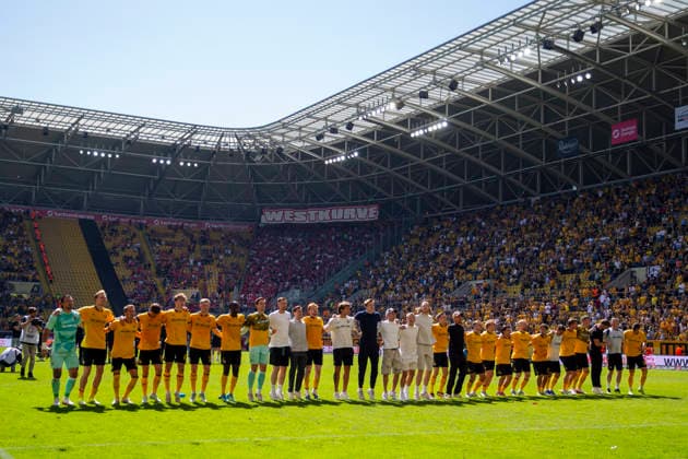 GER, Dresden, Soccer, 2 Bundesliga, Matchday 32, SG Dynamo Dresden vs 1 FC Kaiserslautern v l Dresden, Team, Cheering after the final whistle in front of the K Block 02 05 2026, Rudolf Harbig Stadion Dresden DFB DFL REGULATIONS PROHIBIT ANY USE OF PHOTOGRAPHS AS IMAGE SEQUENCES AND OR QUASI VIDEO, Copyright: HMBxMedia PaulxFritz