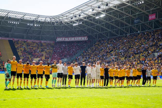 GER, Dresden, Soccer, 2 Bundesliga, Matchday 32, SG Dynamo Dresden vs 1 FC Kaiserslautern v l Dresden, Team, Cheering after the final whistle in front of the K Block 02 05 2026, Rudolf Harbig Stadion Dresden DFB DFL REGULATIONS PROHIBIT ANY USE OF PHOTOGRAPHS AS IMAGE SEQUENCES AND OR QUASI VIDEO, Copyright: HMBxMedia PaulxFritz