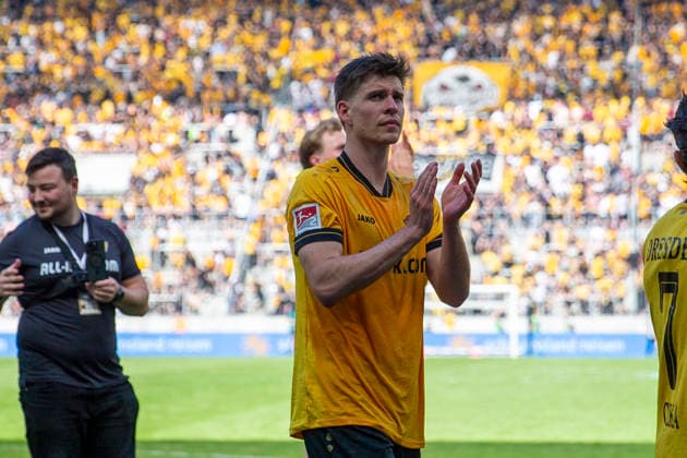 GER, Dresden, Soccer, 2 Bundesliga, Matchday 32, SG Dynamo Dresden vs 1 FC Kaiserslautern pictured from left Alexander Rossipal SG Dynamo Dresden 19 , cheers after final whistle 02 05 2026, Rudolf Harbig Stadion Dresden DFB DFL REGULATIONS PROHIBIT ANY USE OF PHOTOGRAPHS AS IMAGE SEQUENCES AND OR QUASI VIDEO, Copyright: HMBxMedia PaulxFritz