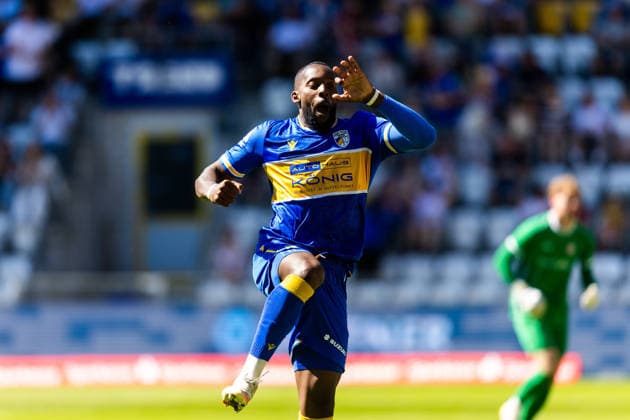 Sport Bilder des Tages Jena , 020526, Fussball Regionalliga , FC Carl-Zeiss Jena gegen BFC Dynamo Berlin im Bild: Manasse Eshele (Jena) jubelt über das Tor zum 2:0 *** Jena , 020526, Soccer Regionalliga , FC Carl Zeiss Jena vs BFC Dynamo Berlin in the picture Manasse Eshele Jena celebrates the goal to 2 0