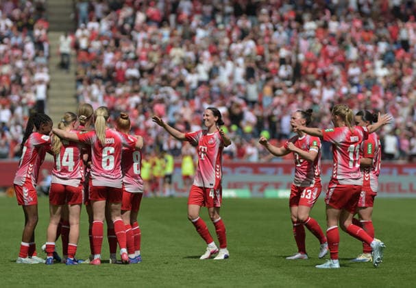 15 04 2026, xophax, Fußball , Frauen Bundesliga Google Pixel Frauen Bundesliga 25 26 1 FC Kölner vs Werder Bremen cheers of the team after the 2 to 0 in the Rhein Energie Stadion DFL DFB REGULATIONS PROHIBIT ANY USE OF PHOTOGRAPHS as IMAGE SEQUENCES and or QUASI VIDEO Koeln