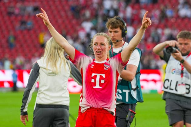 02 05 2026, xydrx, Frauen, Fußball, 1 Frauen Bundesliga, 1 FC Köln SV Werder Bremen, Saison 2025 2026, RheinEnergieSTADION Pauline Bremer FC Köln, 11 bejubelt den 3 0 Sieg DFB regulations prohibit any use of photographs as image sequences and or quasi video Copyright: HMBxMedia YannisxDreimann