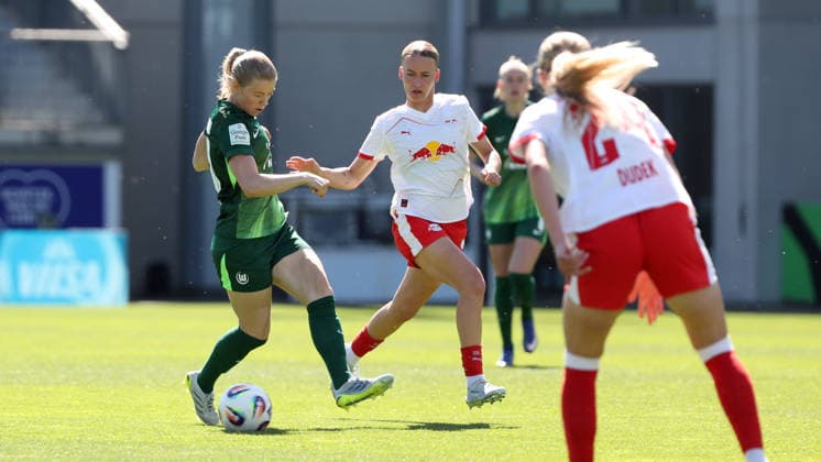 VfL vs Leipzig, BL Women Wolfsburg, 02 05 2026, Football, Women, Google Pixel Bundesliga, Season 2025 2026, VfL Wolfsburg vs RB Leipzig, Justine Kielland VfL Wolfsburg , Marlene Müller RB Leipzig AOK Stadion Niedersachsen Germany