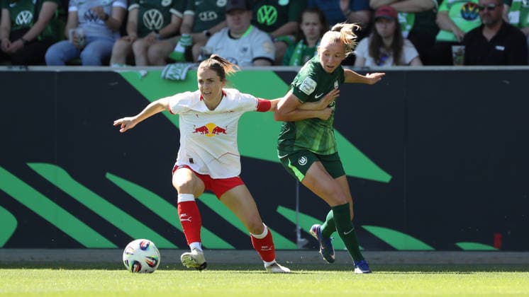 VfL vs Leipzig, BL Women Wolfsburg, 02 05 2026, Football, Women, Google Pixel Bundesliga, Season 2025 2026, VfL Wolfsburg vs RB Leipzig, Sandra Starke RB Leipzig , Sarai Linder VfL Wolfsburg AOK Stadion Niedersachsen Germany