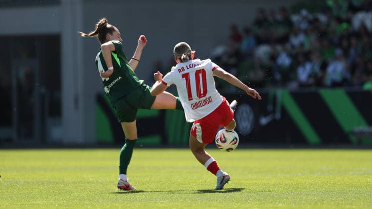 VfL vs Leipzig, BL Women Wolfsburg, 02 05 2026, Football, Women, Google Pixel Bundesliga, Season 2025 2026, VfL Wolfsburg vs RB Leipzig, Sophia Kleinherne VfL Wolfsburg , Gina Chmielinski RB Leipzig AOK Stadion Niedersachsen Germany